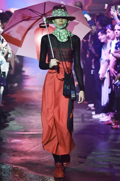 Look 15